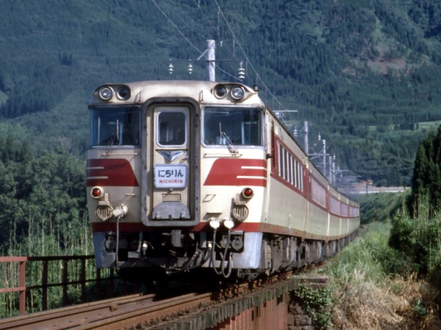 鉄道のページ ・ キハ82 九州